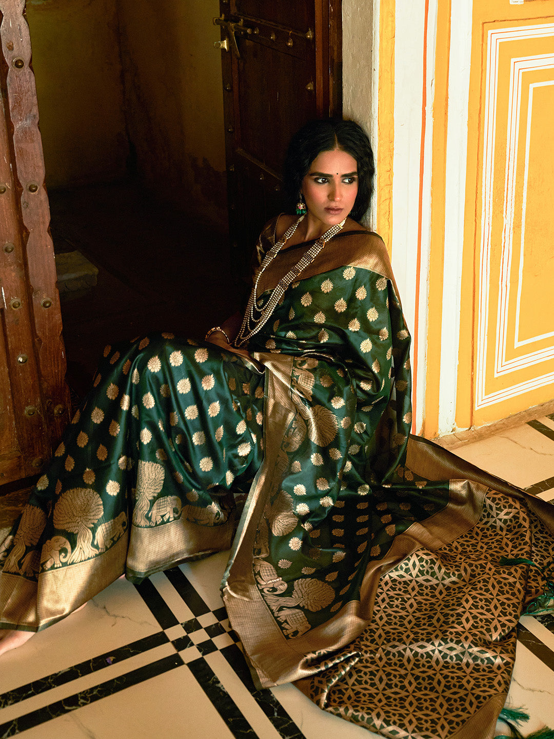 Dark Green Organza Woven Ethnic Motifs Saree with Unstitched Blouse Piece
