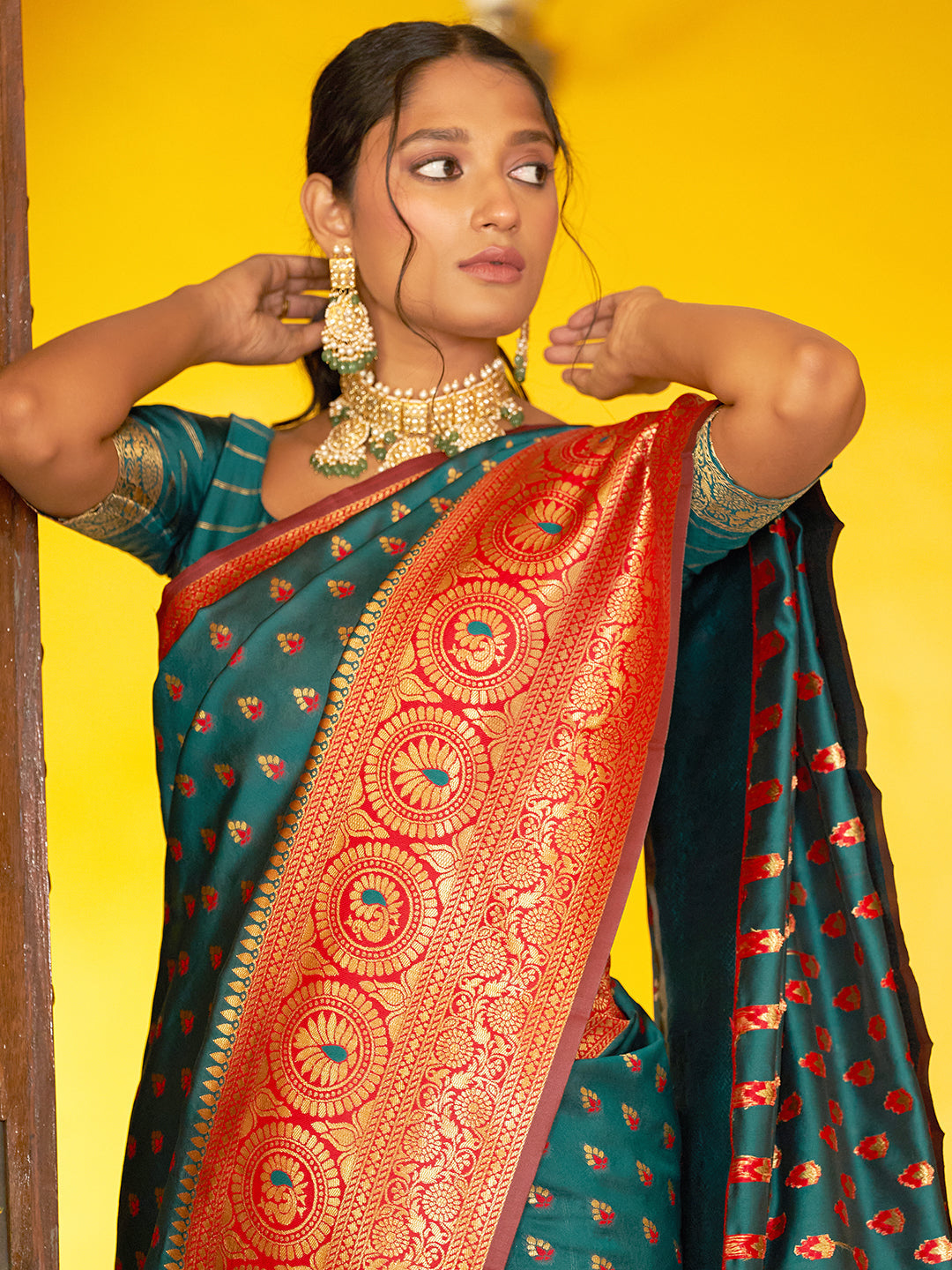 Green Silk Blend Woven Ethnic Motifs Saree with Unstitched Blouse Piece