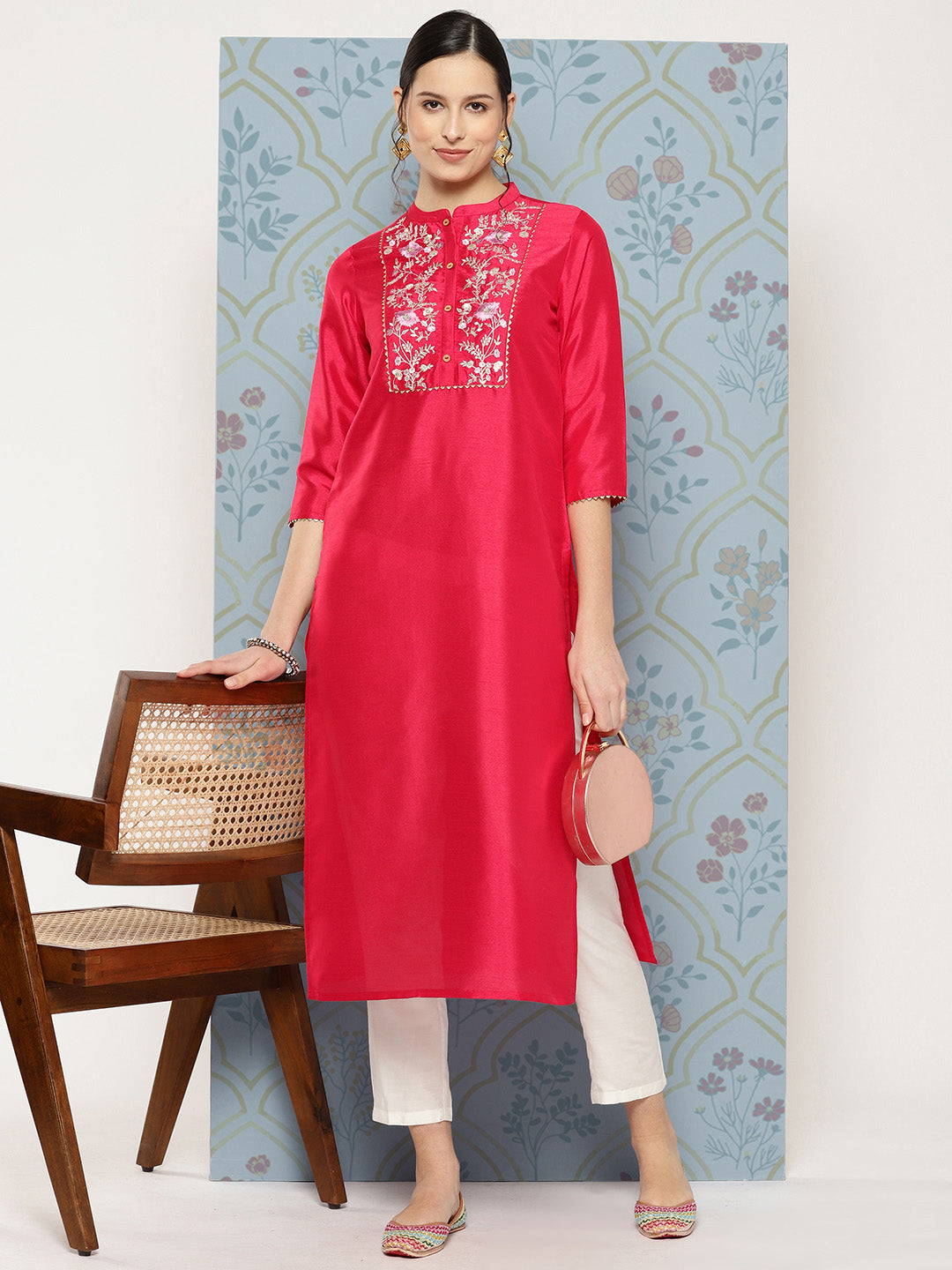 Pink Crepe Silk Yoke Embroidered Straight Kurta