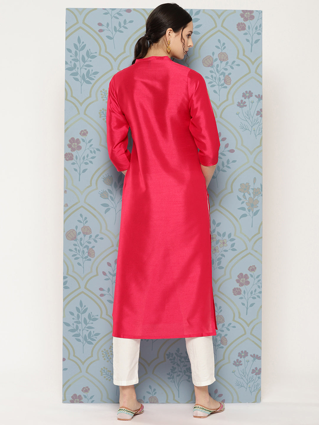 Pink Crepe Silk Yoke Embroidered Straight Kurta