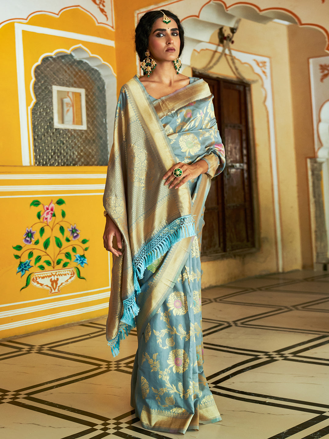 Grey Banarasi Silk Woven Floral Design Saree with Unstitched Blouse Piece