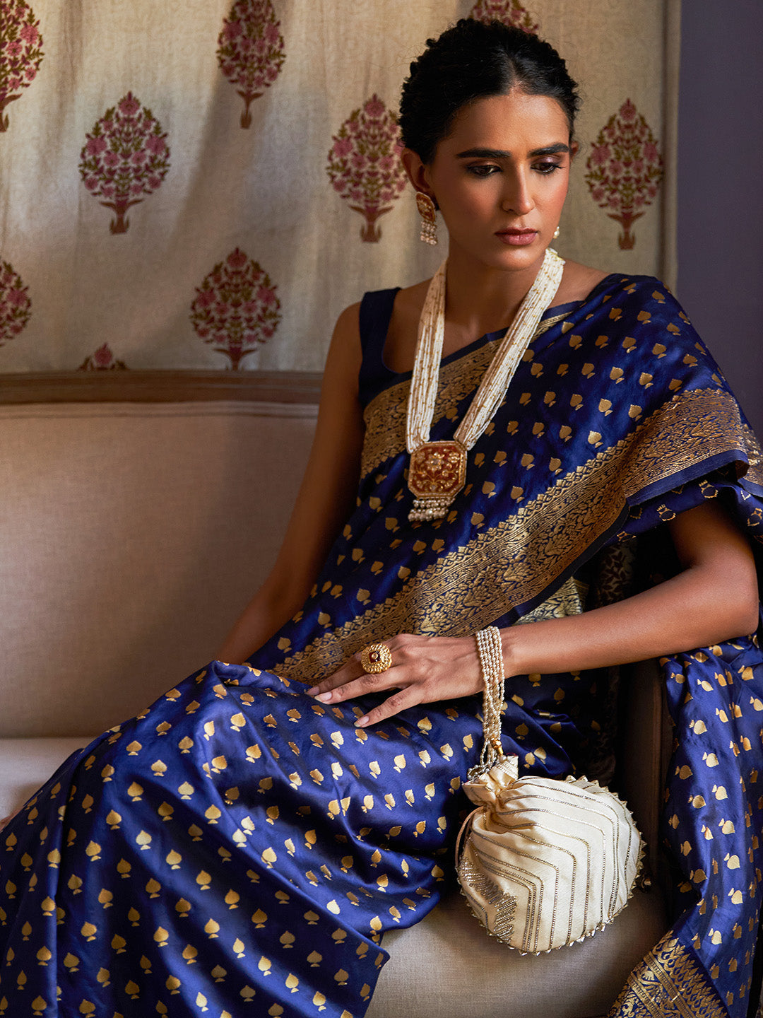 Navy Blue Banarasi Silk Ethnic Motifs Saree with Unstitched Blouse Piece