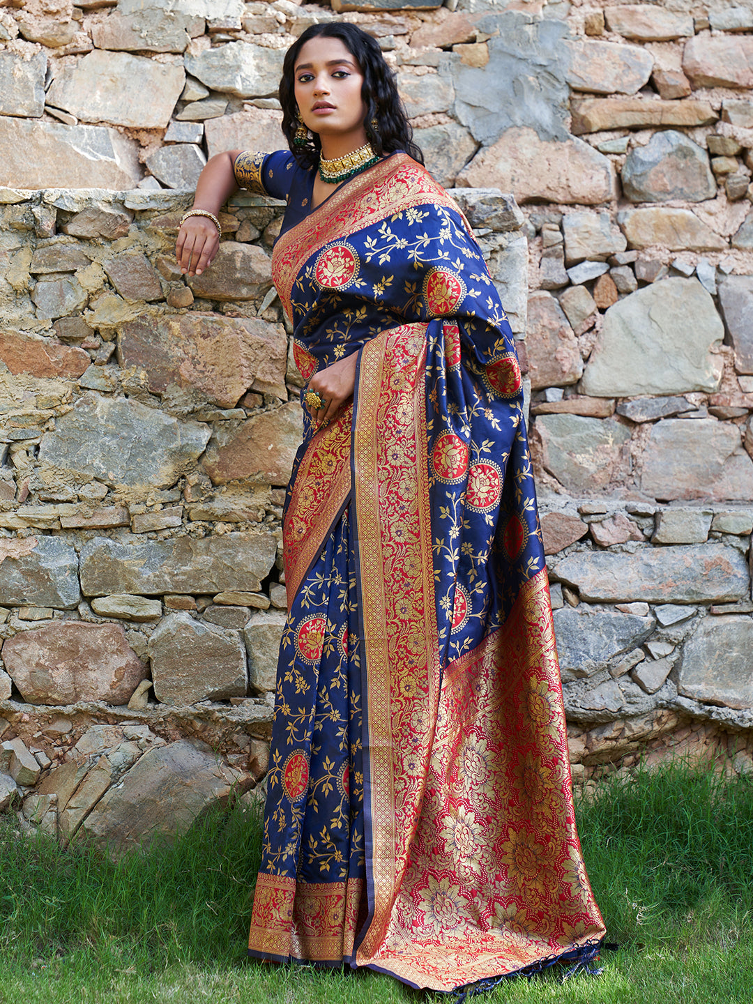 Navy Blue Silk Blend Woven Jaal Motif Saree with Unstitched Blouse Piece