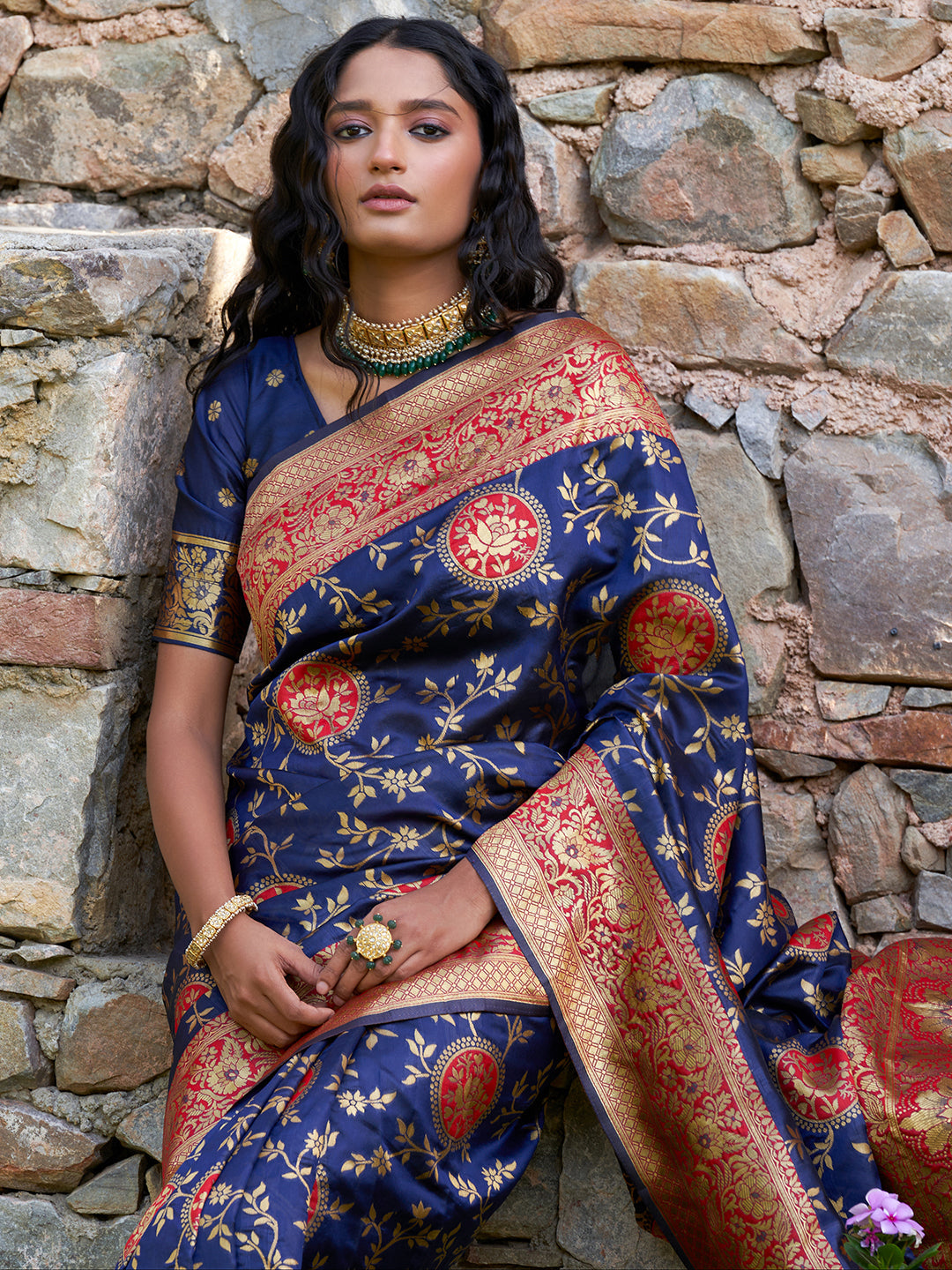 Navy Blue Silk Blend Woven Jaal Motif Saree with Unstitched Blouse Piece