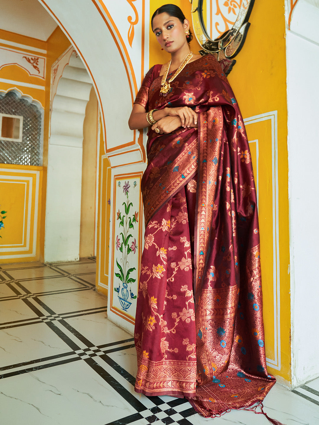 Maroon Banarasi Silk Woven Dual Tone Floral Design Saree with Unstitched Blouse Piece