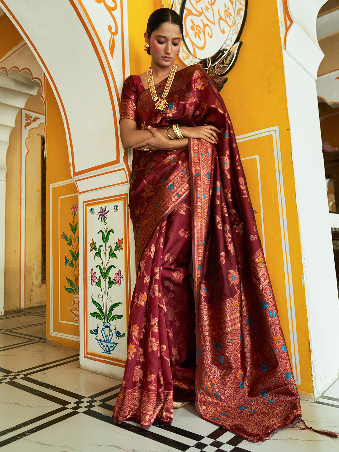 Maroon Banarasi Silk Woven Dual Tone Floral Design Saree with Unstitched Blouse Piece