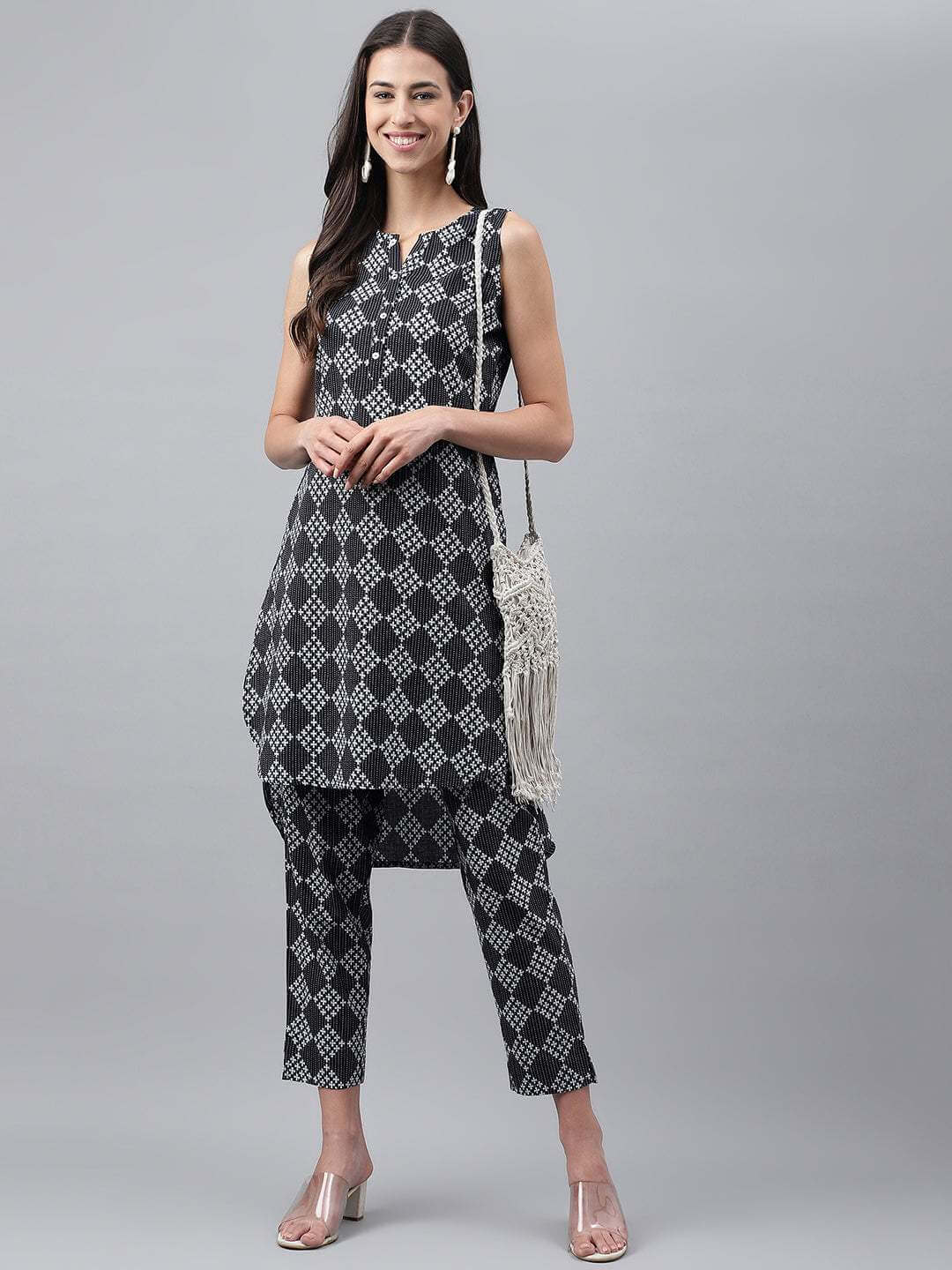 Black Cotton Ethnic Motifs Kurta with Pant