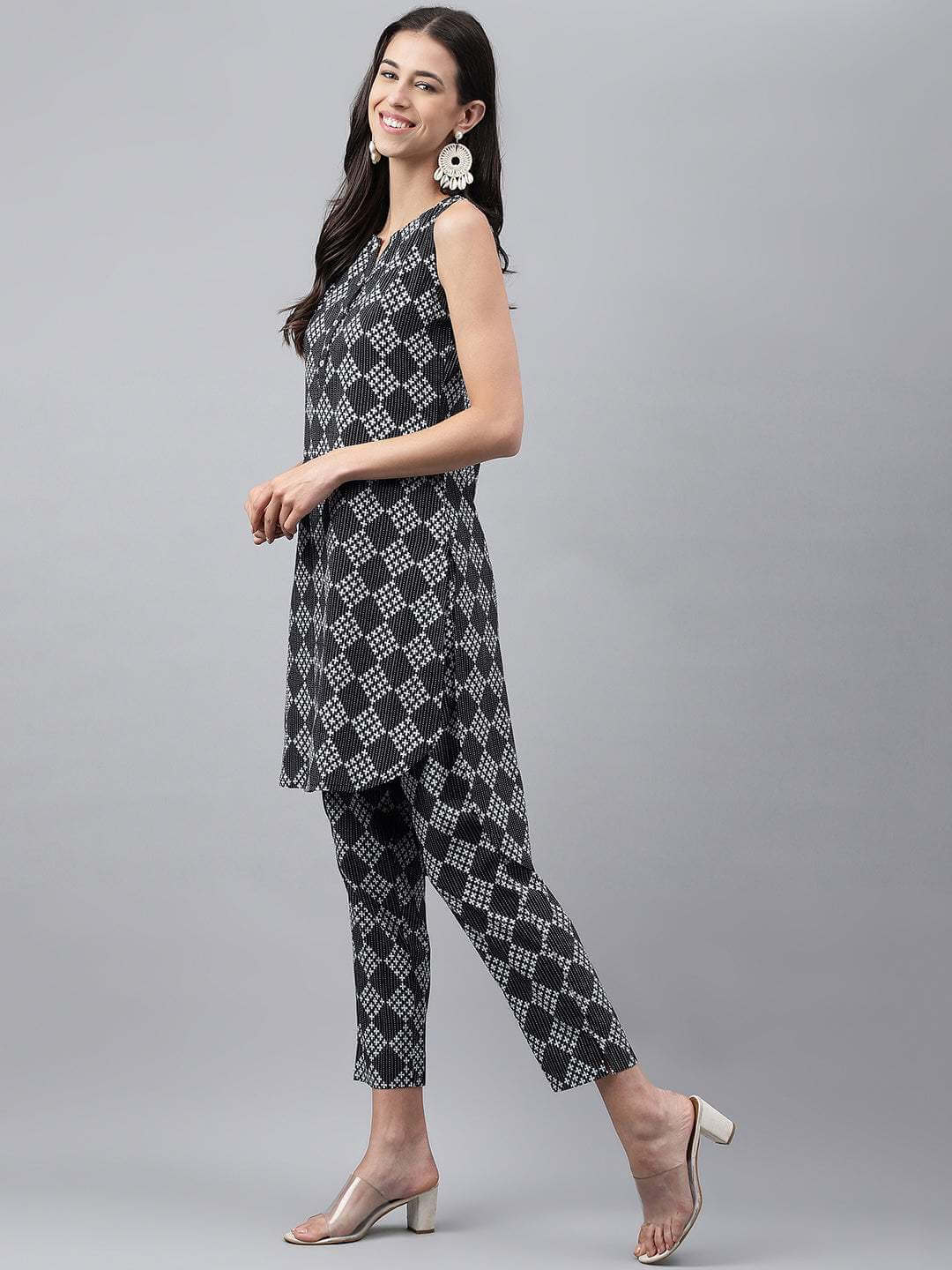 Black Cotton Ethnic Motifs Kurta with Pant